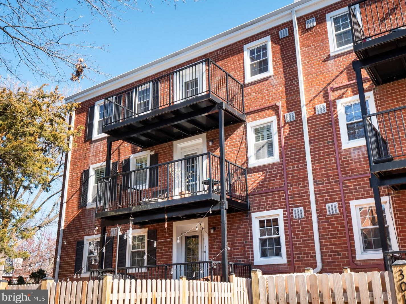 3017 Columbus St, Arlington VA 22206-1647 exterior