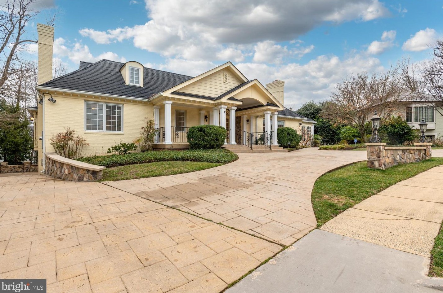 3459 Venice St, Arlington, VA 22207-4446