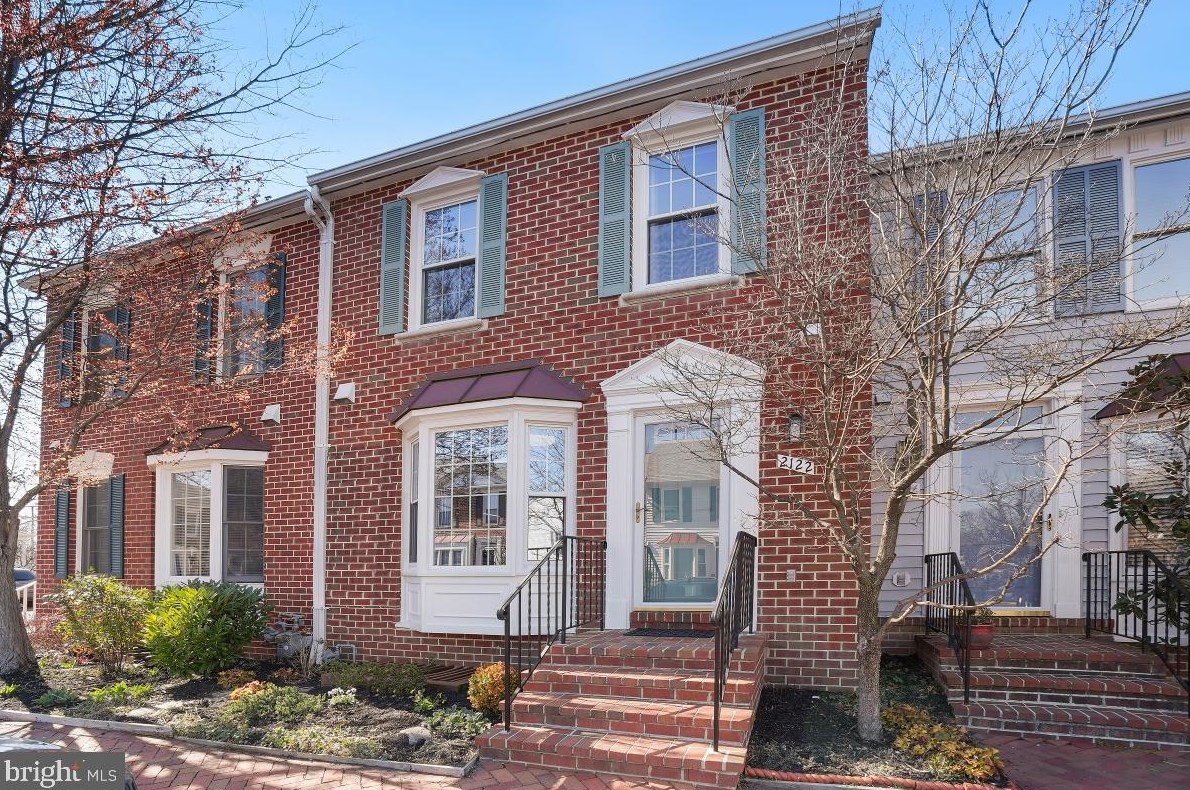 2122 Tazewell Ct, Arlington, VA 22207-3264