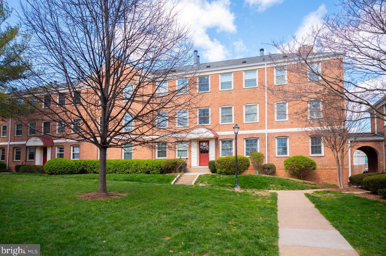 2805 Arlington Blvd #102, Arlington, VA 22201