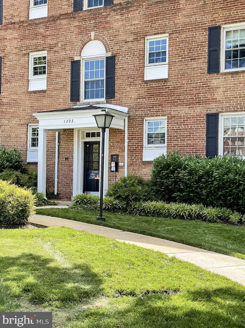 1303 S Walter Reed Dr Apt 301, Arlington, VA 22204