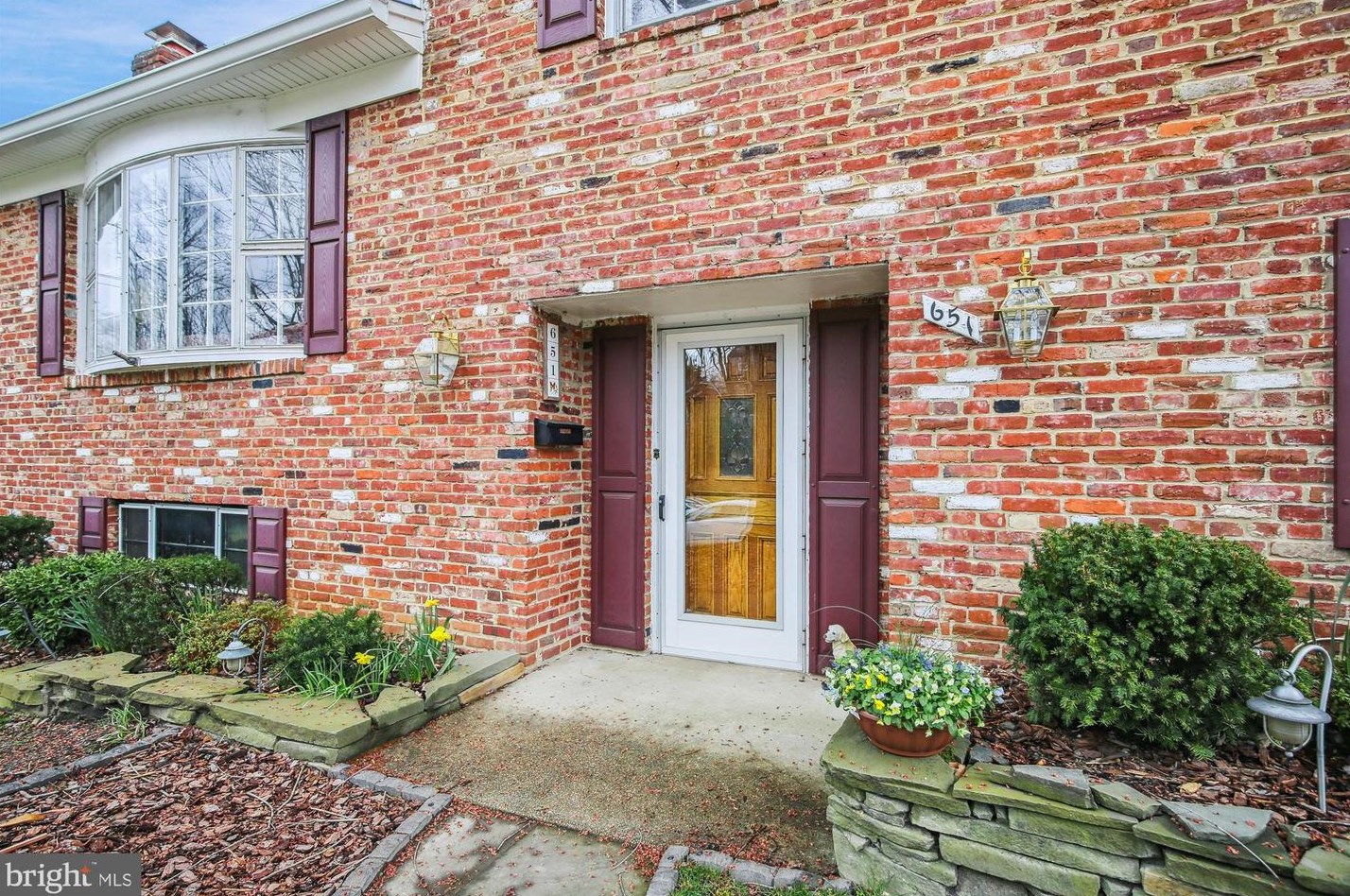 651 Greenbrier St, Arlington, VA 22205-1131