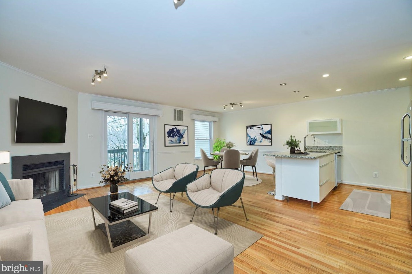 2105 Rolfe St, Arlington, VA 22209-1007