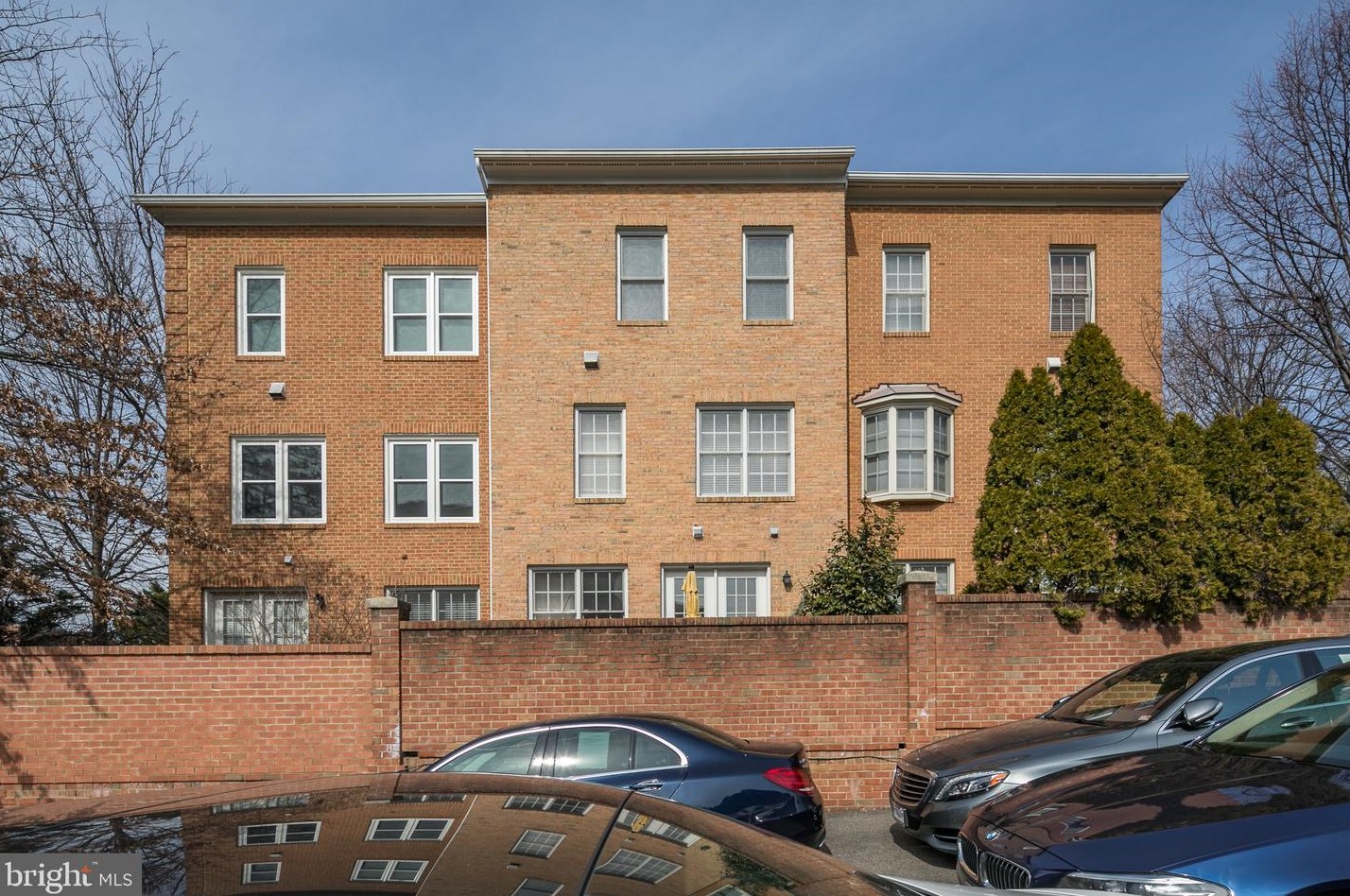 1122 Vernon St, Arlington VA  22201-5755 exterior