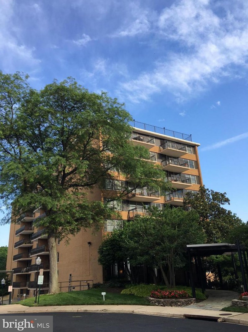 2030 Adams St #1201, Arlington, VA 22201