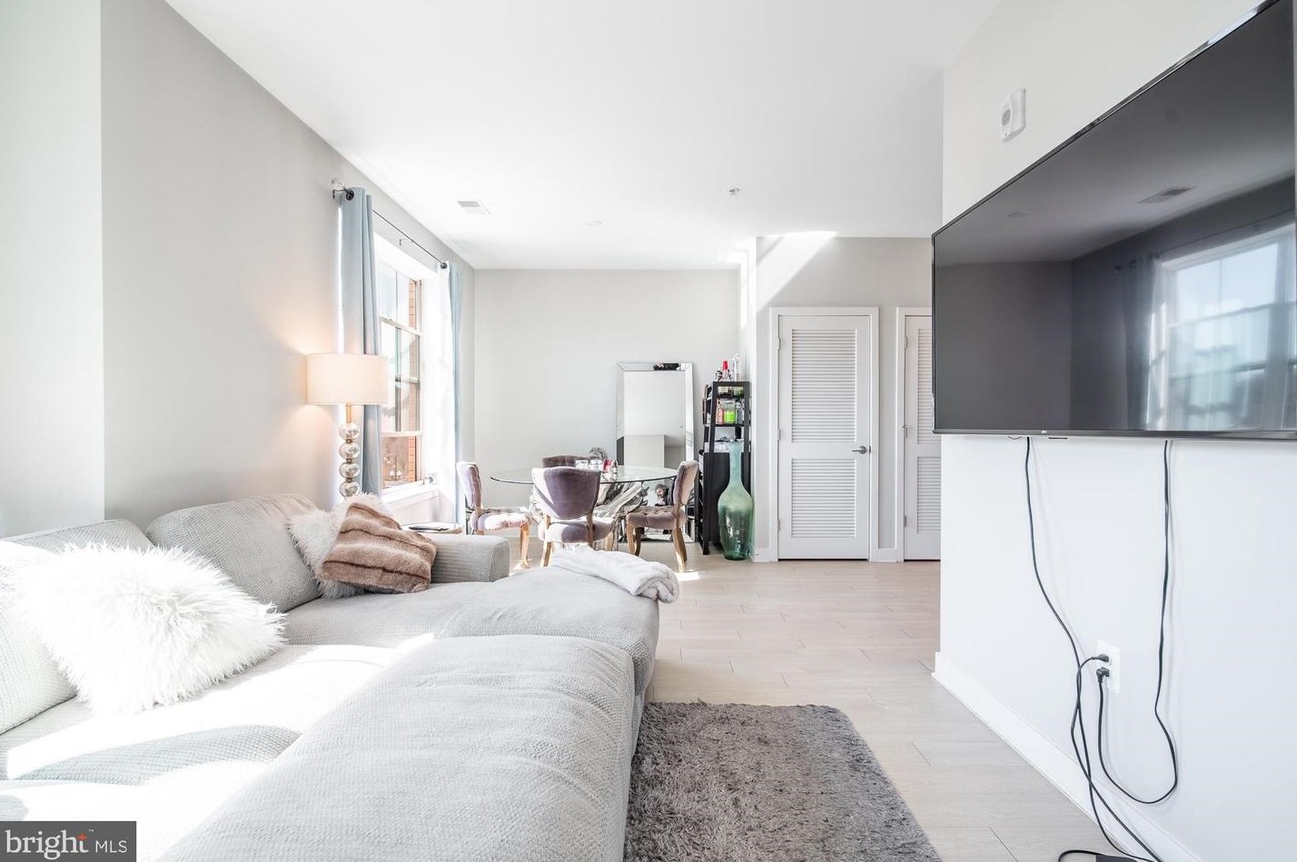 989 S Buchanan St #318, Arlington, VA 22204