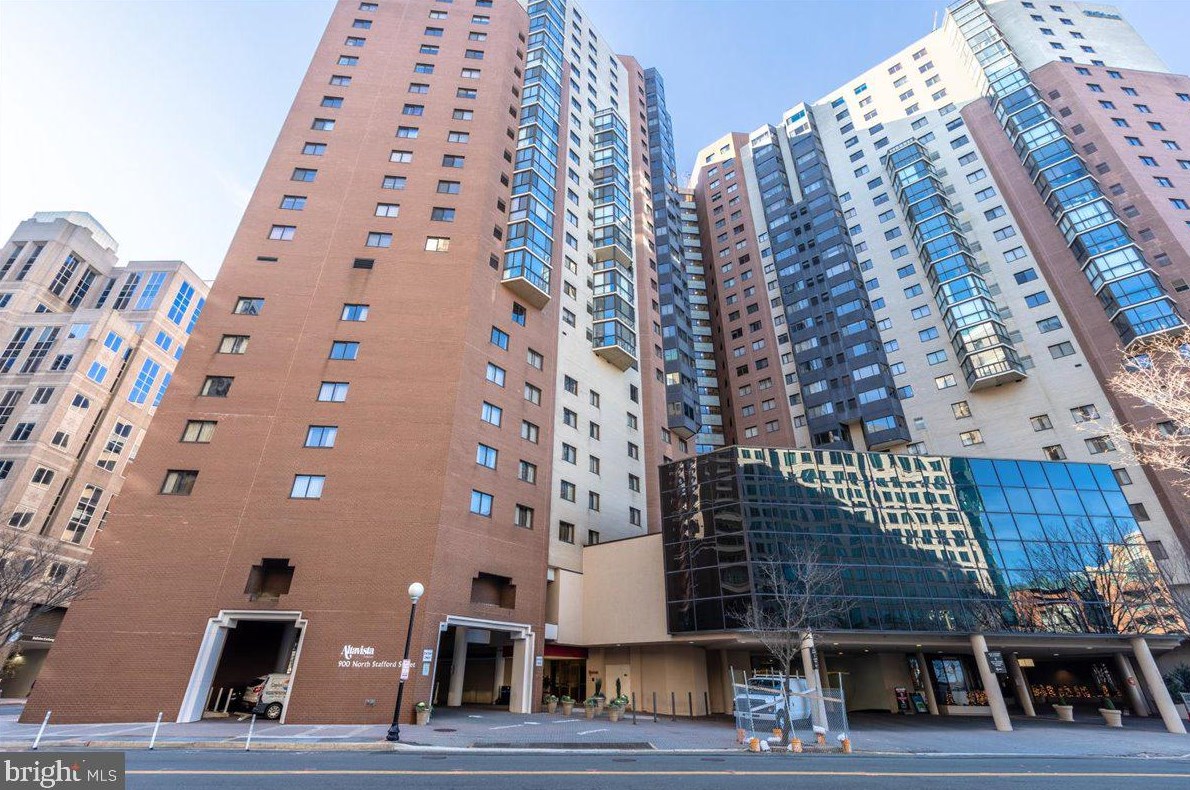 900 Stafford St, Arlington VA  22203-1842 exterior