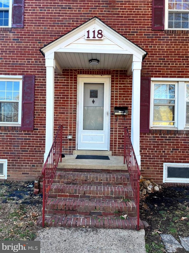118 N Brookside Dr, Arlington, VA 22201