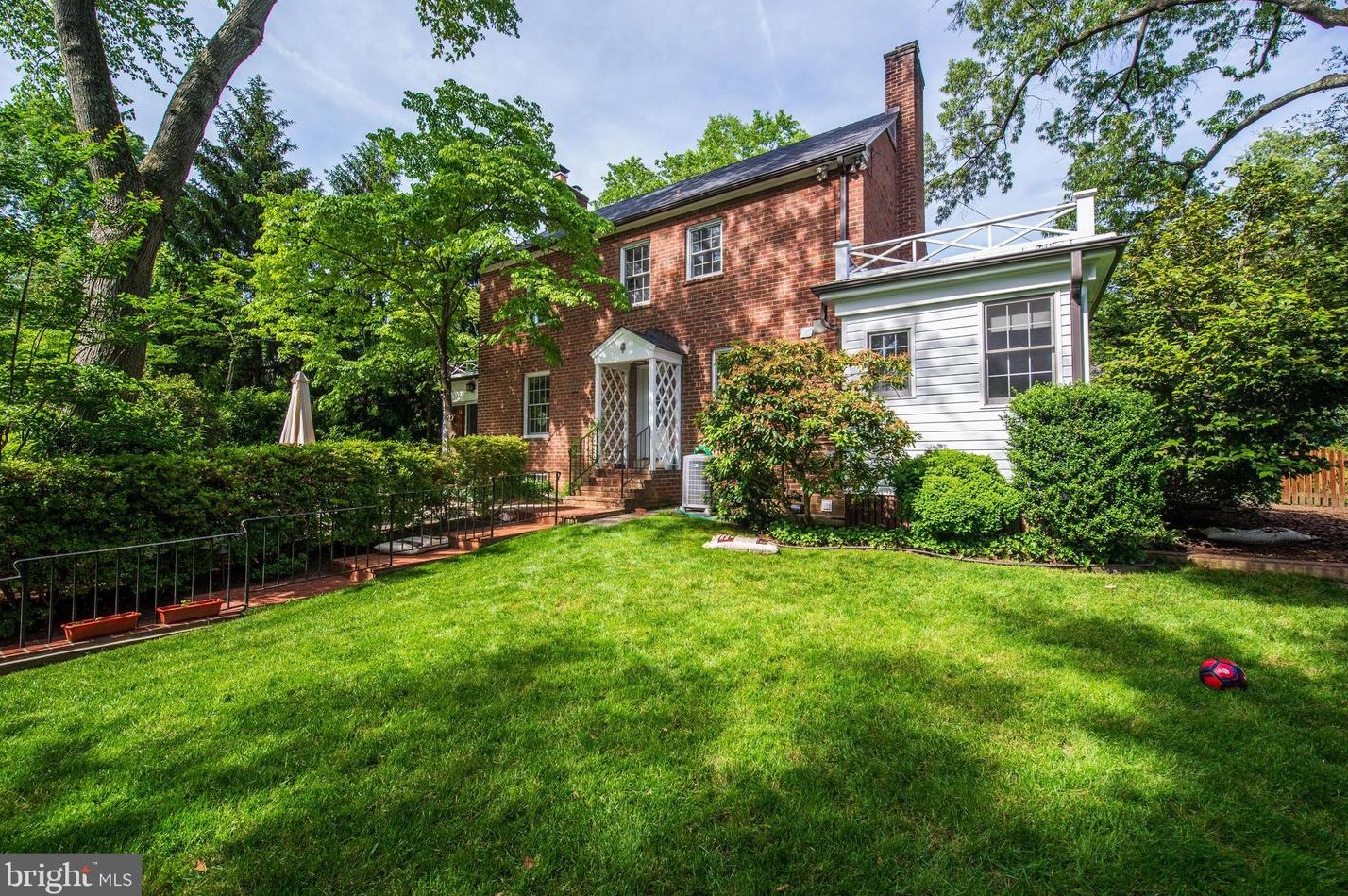1512 N Harrison St, Arlington, VA 22205