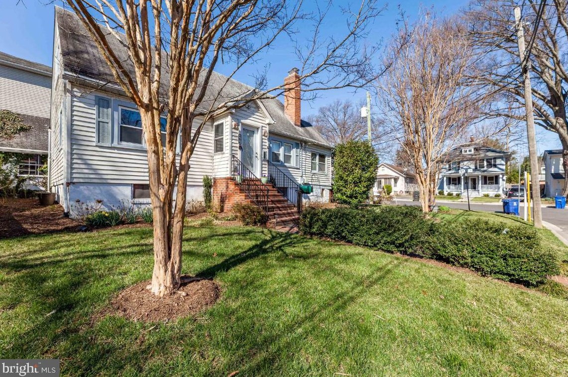 406 Frederick St, Arlington, VA 22203-1331