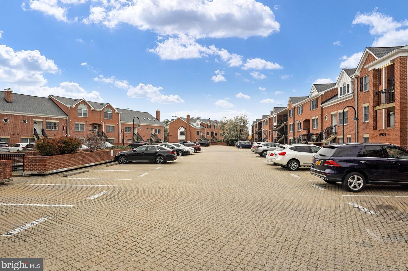 6924 Fairfax Dr, Arlington VA  22213-1099 exterior