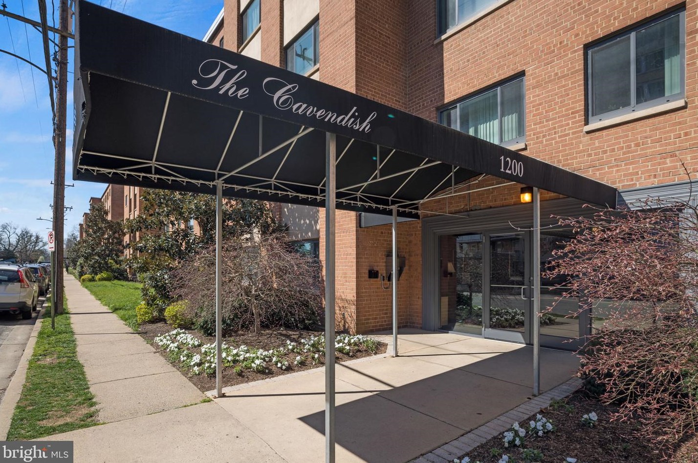 1200 S Arlington Ridge Rd #107, Arlington, VA 22202