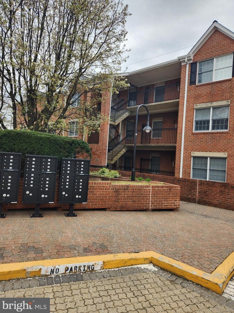 6924 Fairfax Dr #406, Arlington, VA 22213