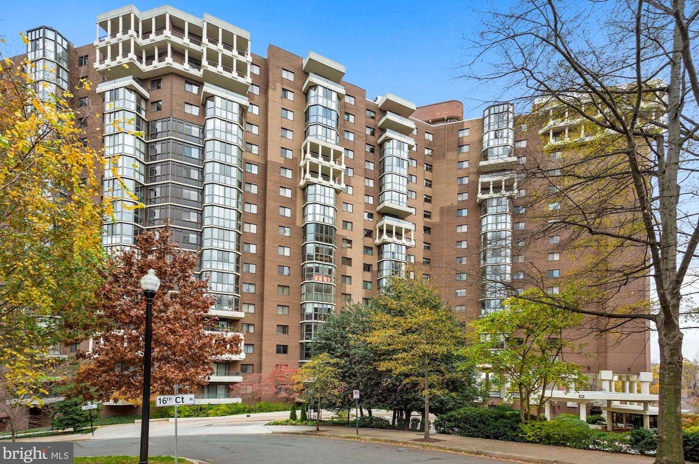 1600 Oak St, Arlington VA  22209-2751 exterior