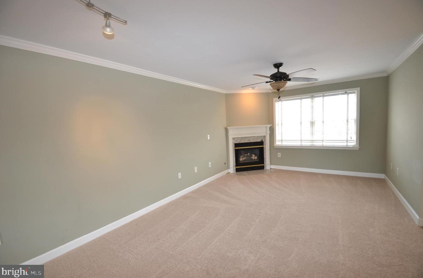 6924 Fairfax Dr #330, Arlington, VA 22213