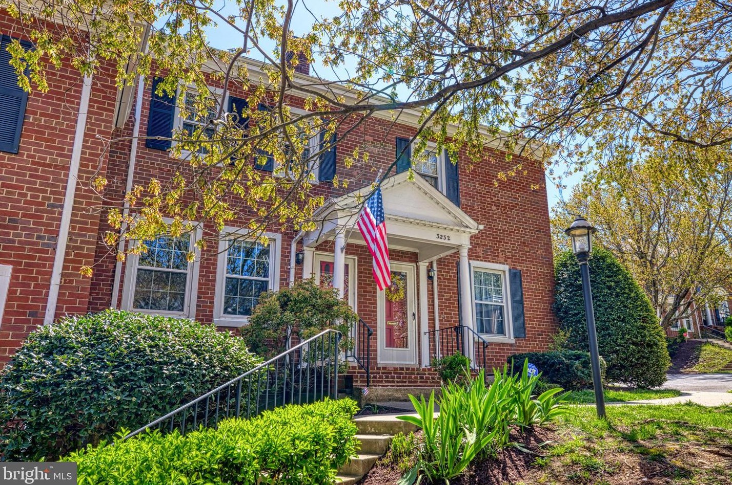 3234 Utah St, Arlington, VA 22206-1908