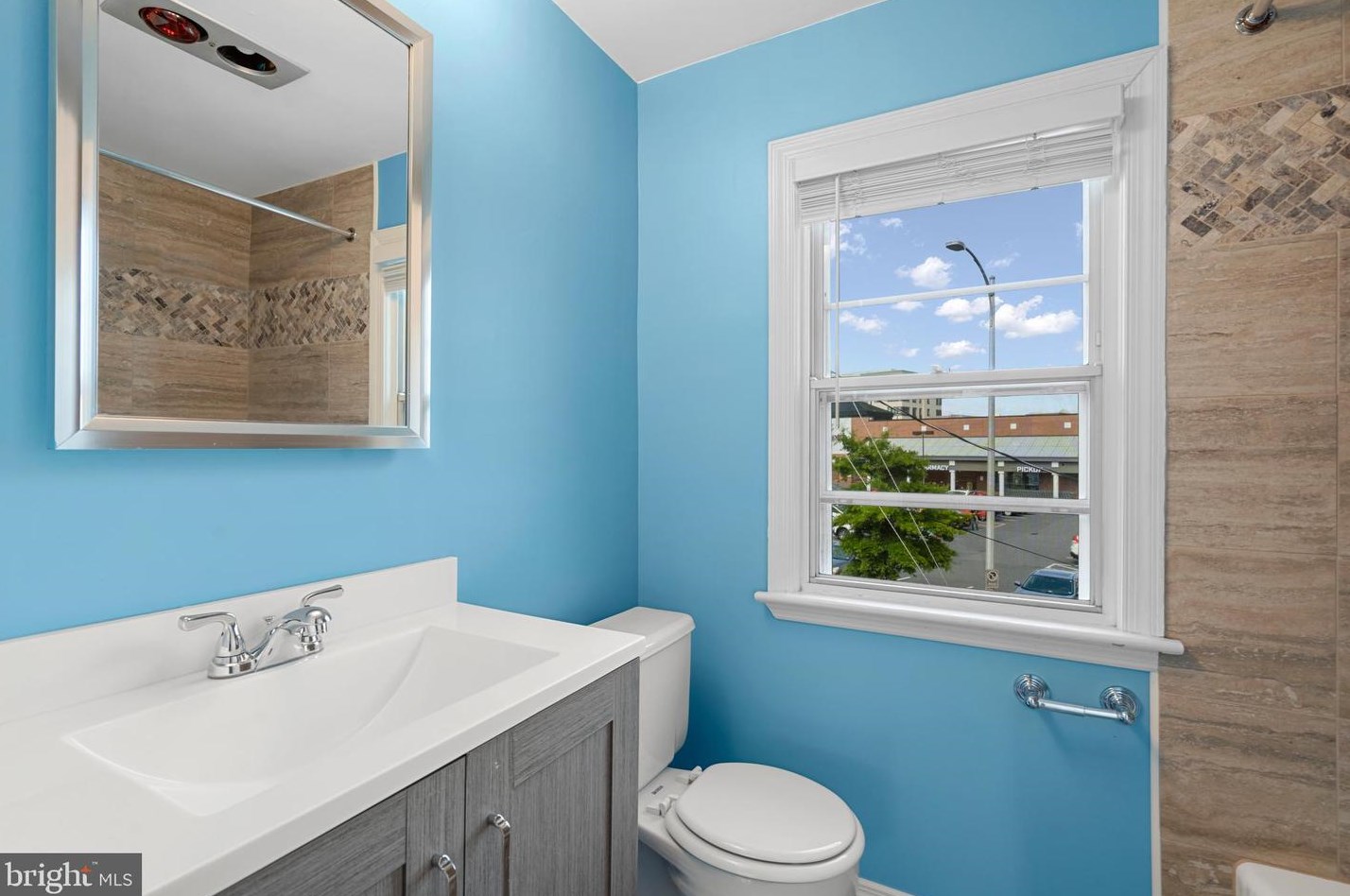 1035 Monroe St, Arlington VA 22201-4503 exterior