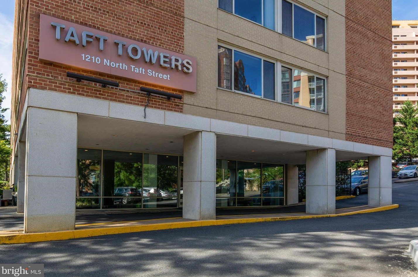 1210 Taft St, Arlington, VA 22201-2404