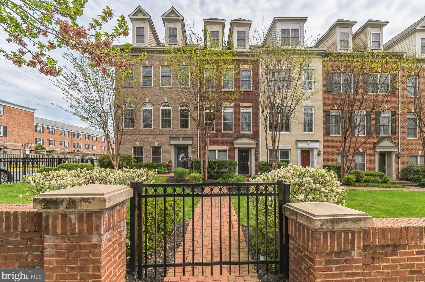 4332 N Henderson Rd, Arlington, VA 22203
