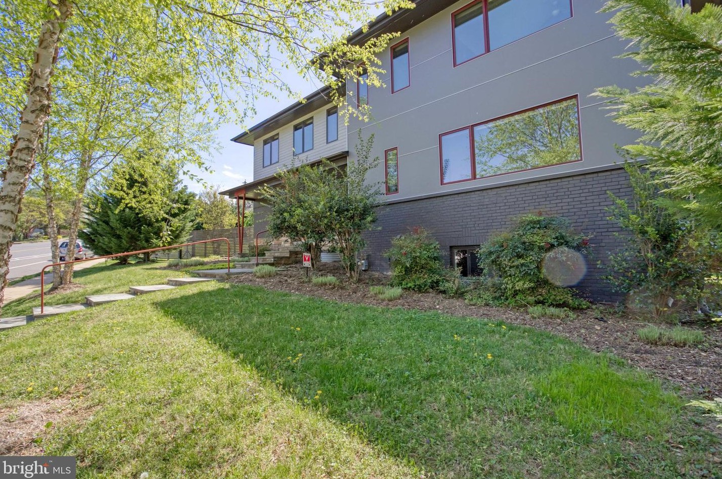 4844 Yorktown Blvd, Arlington, VA 22207