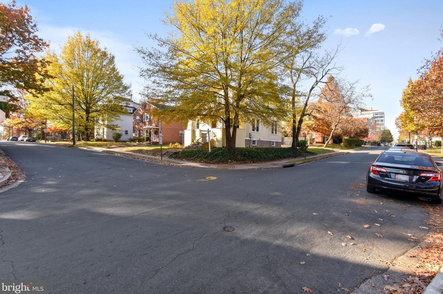 1048 N Daniel St, Arlington, VA 22201