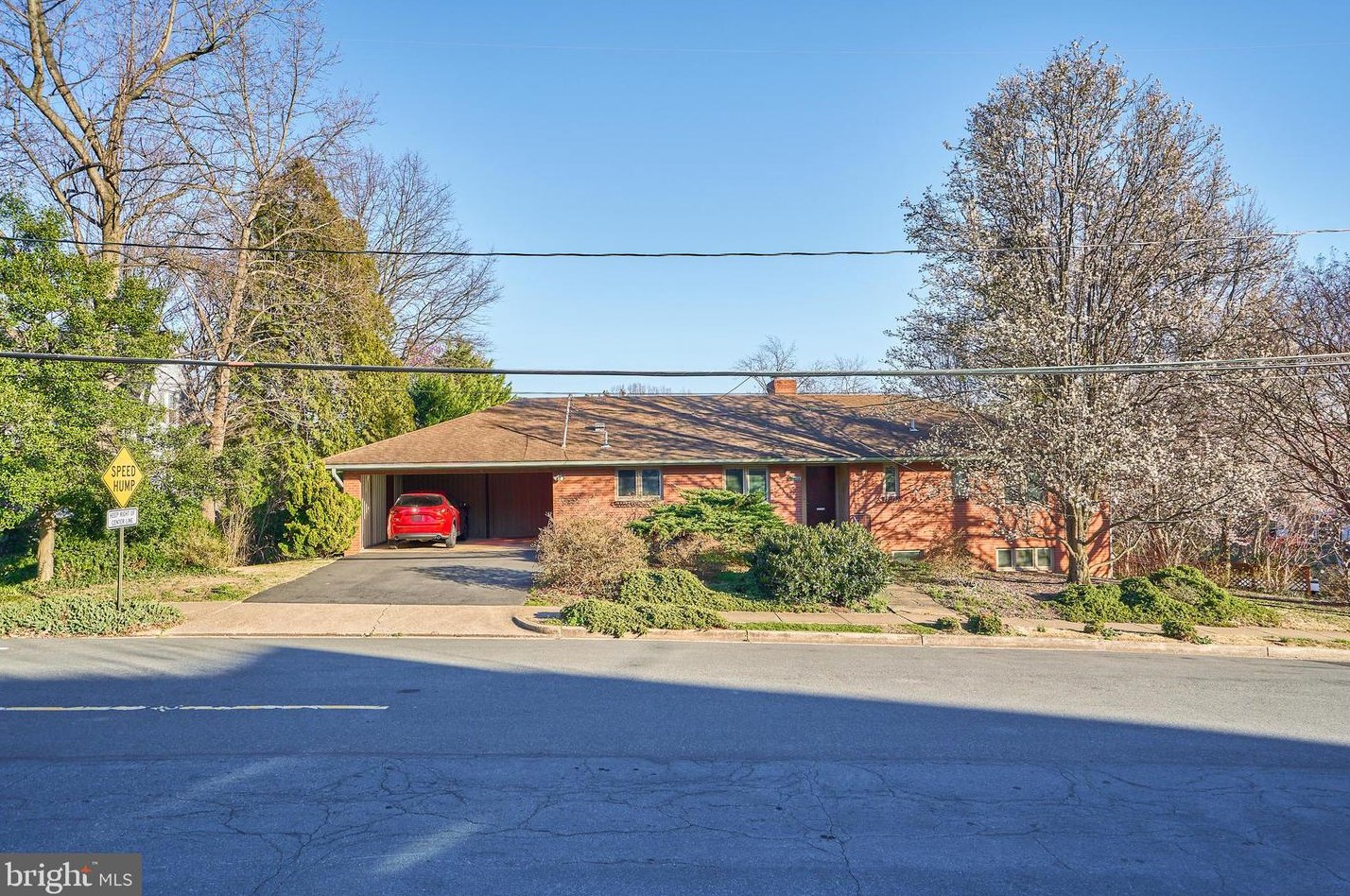 2509 Quincy St, Arlington VA  22207-5042 exterior