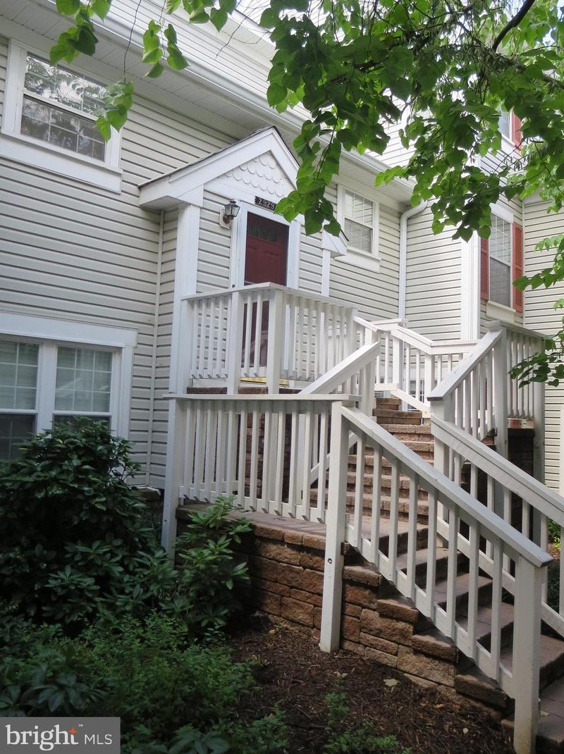 2929 S Woodstock St #4, Arlington, VA 22206