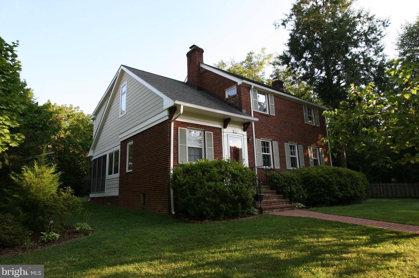 4812 7th St N, Arlington, VA 22204