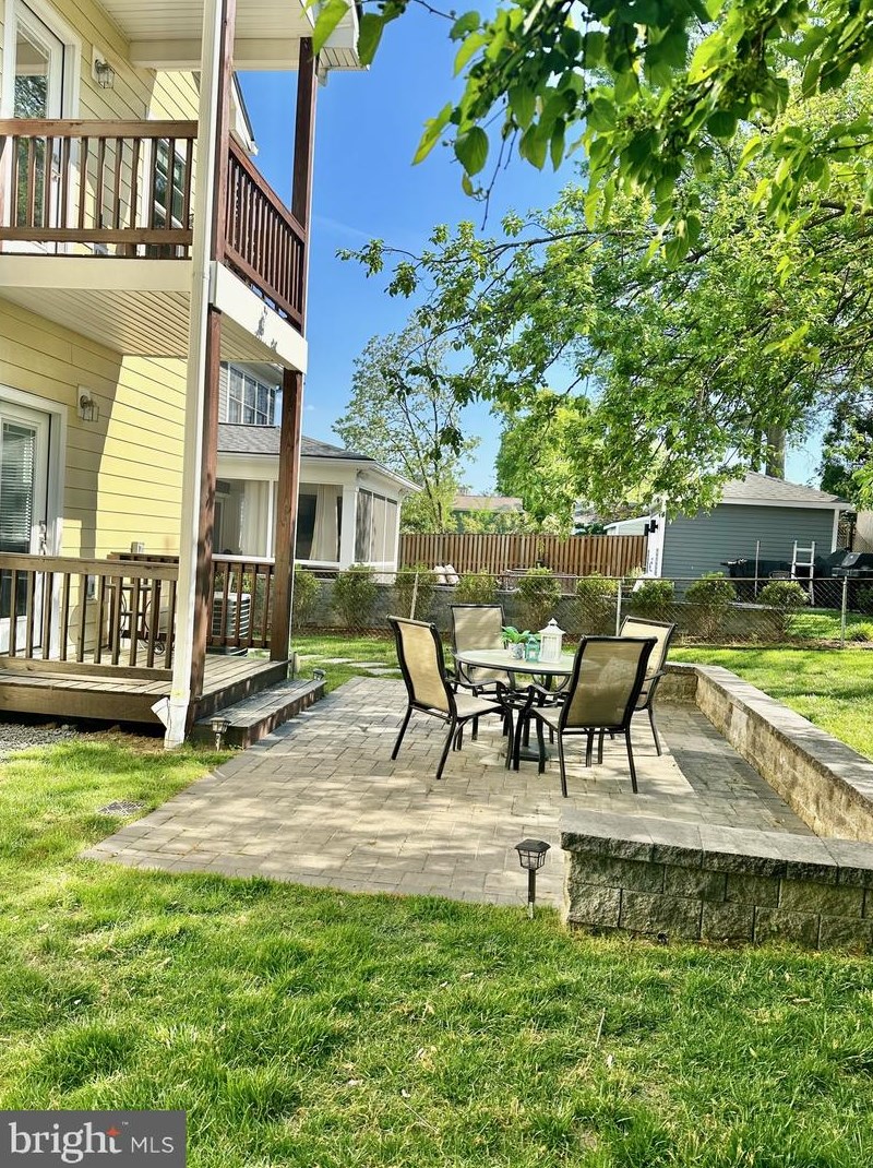 1244 Taylor St, Arlington VA 22201-5728 exterior