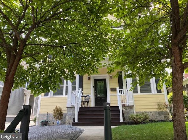 1244 Taylor St, Arlington VA 22201-5728 exterior