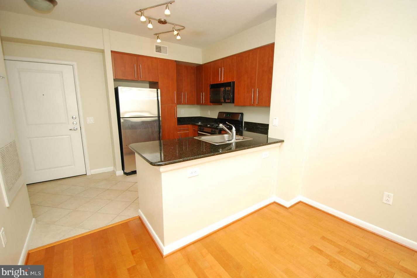 1021 N Garfield St #340, Arlington, VA 22201