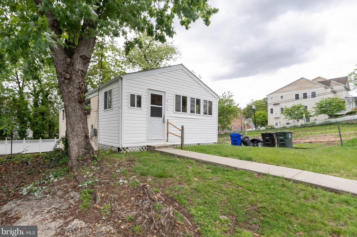 2145 Monroe St, Arlington, VA 22207-3801