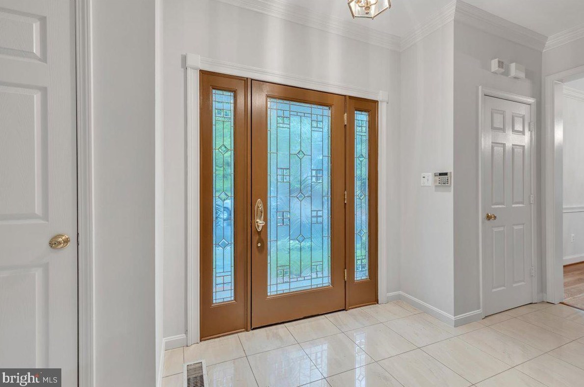 1905 Lynn St, Arlington, VA 22209-1705