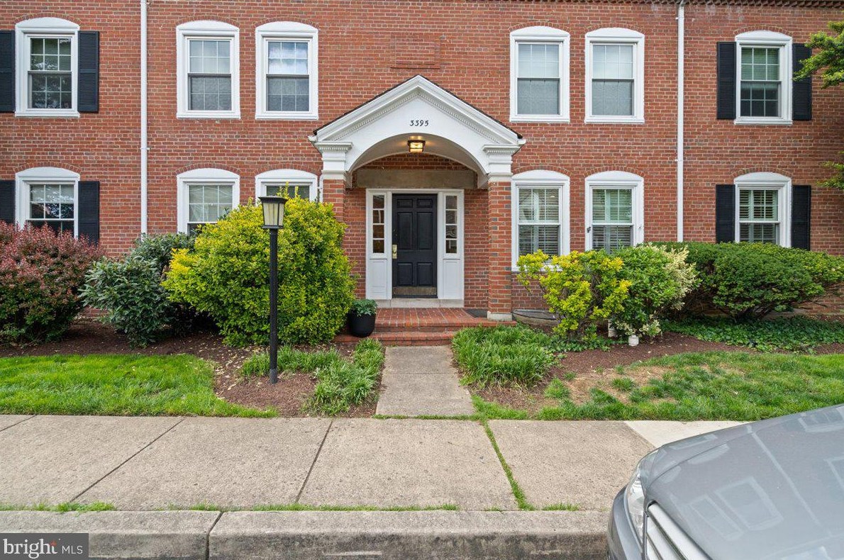 3395 Stafford St, Arlington, VA 22206-1931