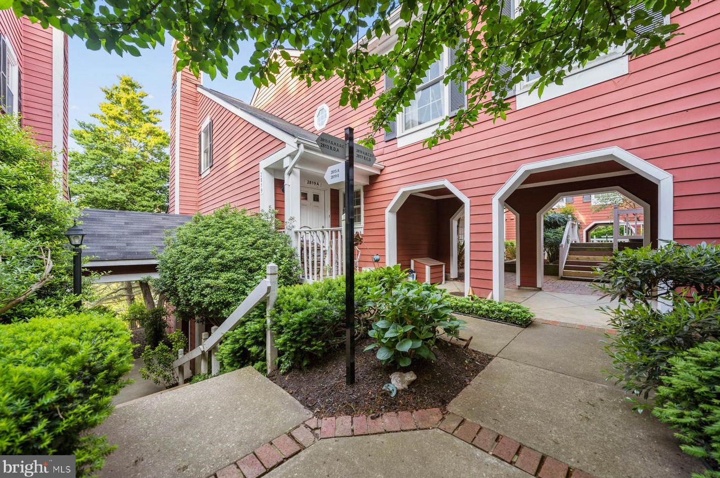 2819 Woodrow St, Arlington VA  22206-3330 exterior