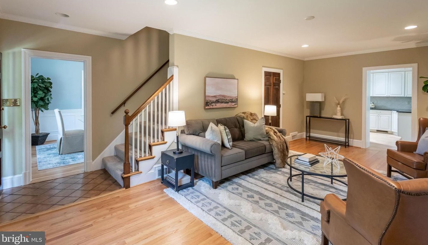 3832 Dittmar Rd, Arlington, VA 22207-4565