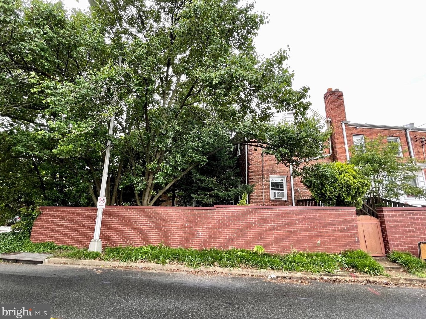 1033 Monroe St, Arlington VA  22201-4503 exterior