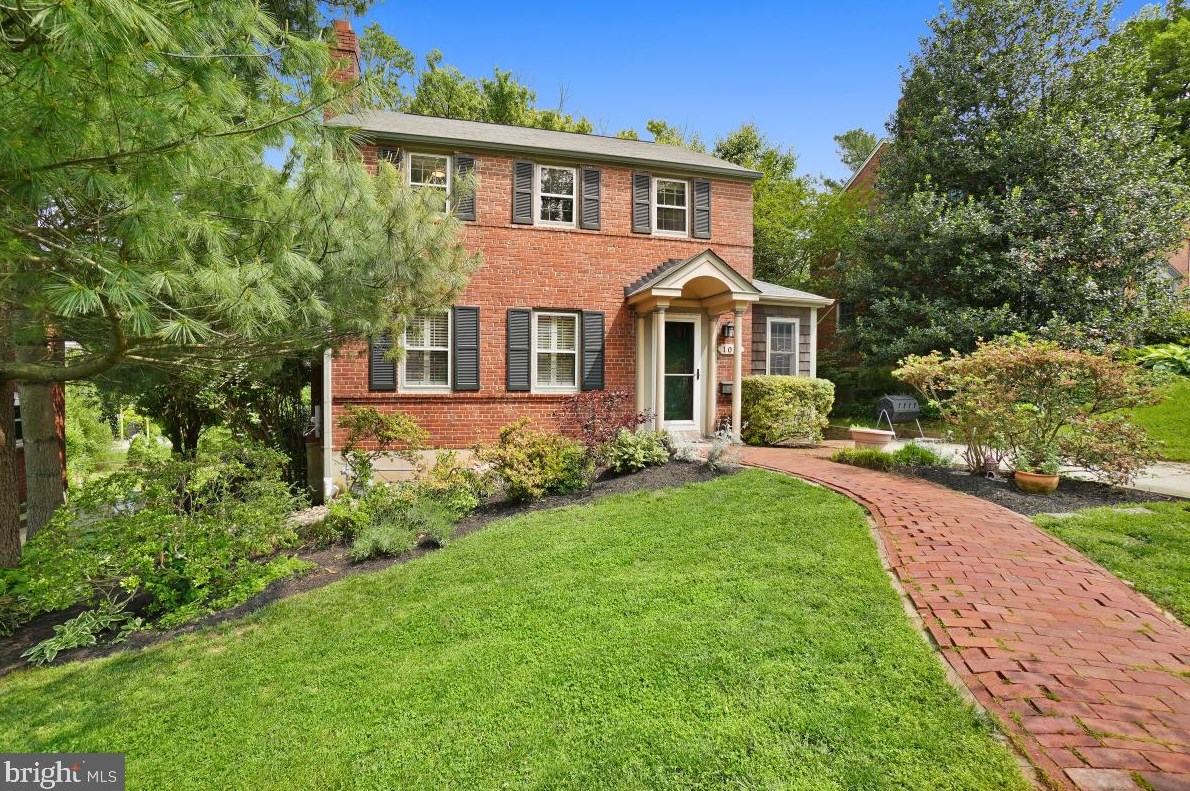 1013 Livingston St, Arlington, VA 22205-1424