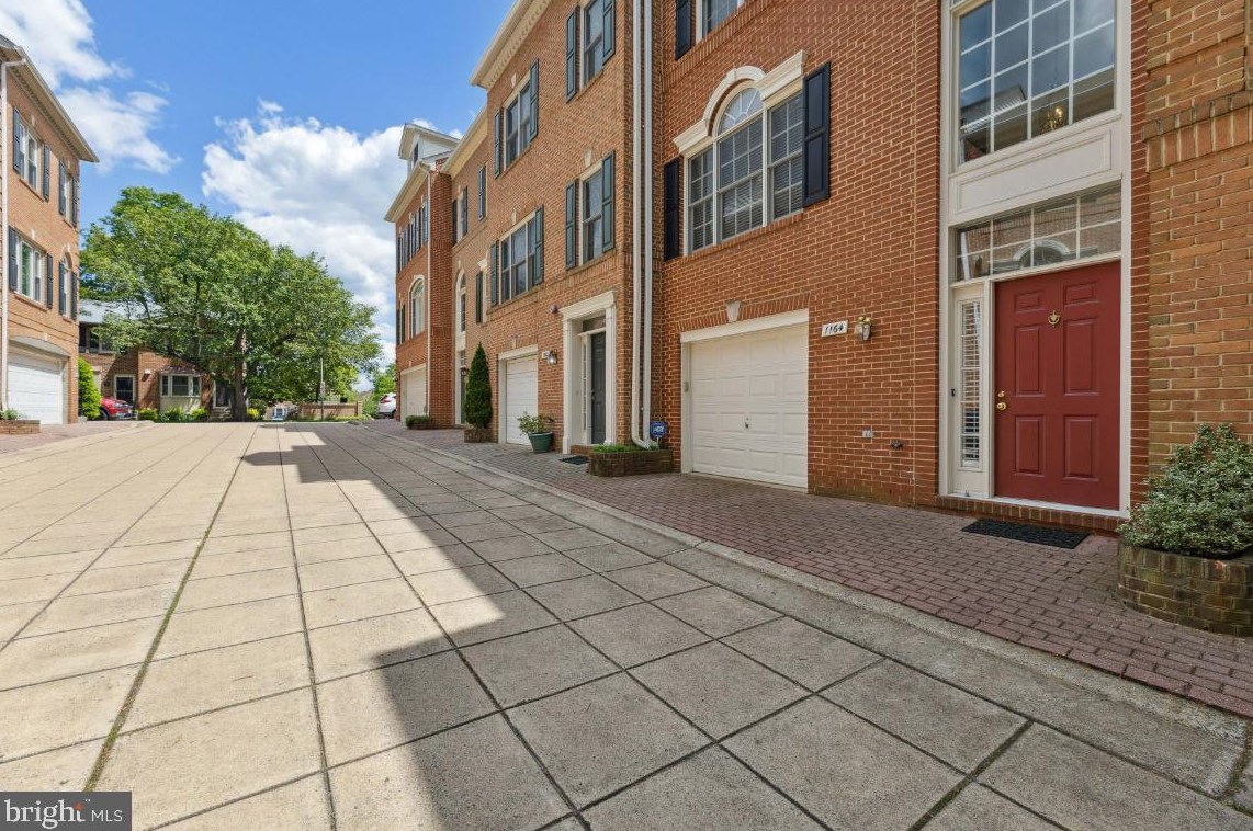 1164 Vernon St, Arlington, VA 22201-5757