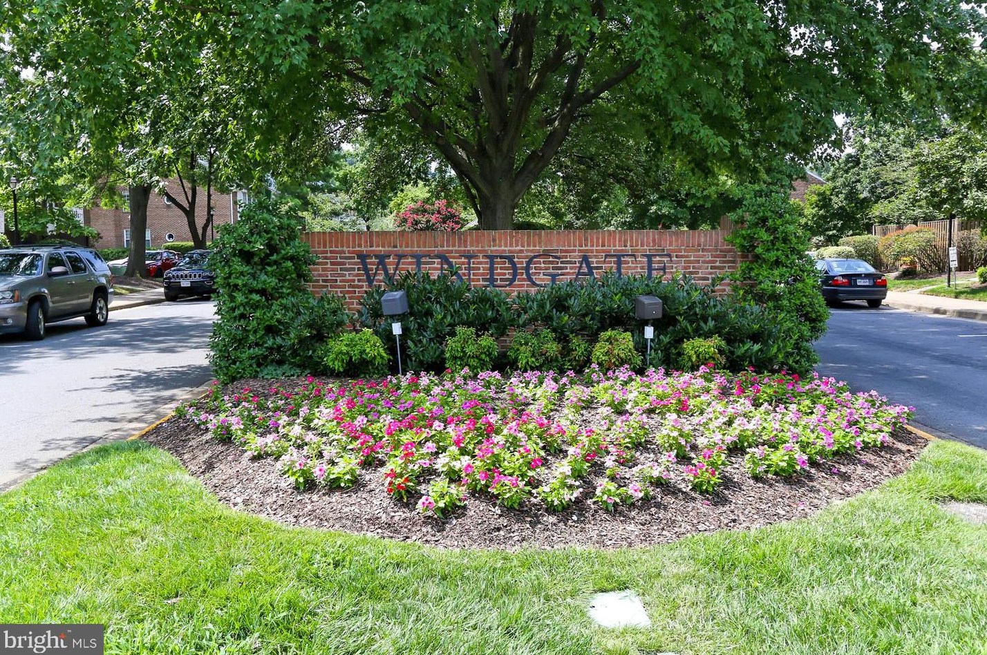 2582 S Arlington Mill Dr, Arlington, VA 22206