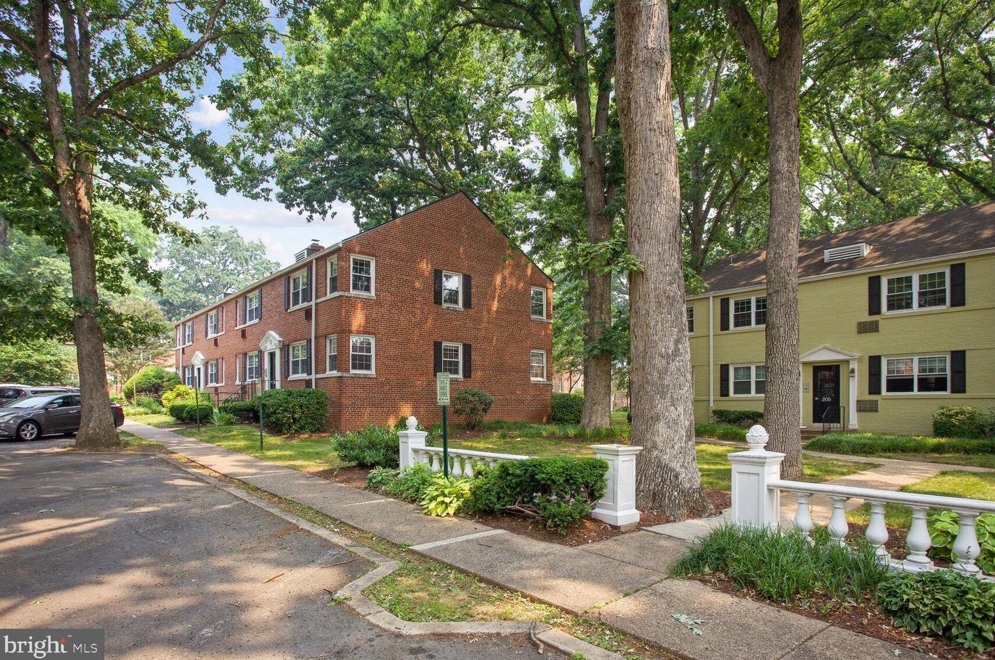 209 Trenton St, Arlington, VA 22203-2956
