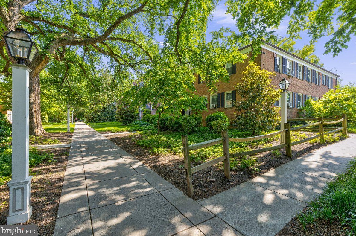 5010 Columbia Pike #4, Arlington, VA 22204