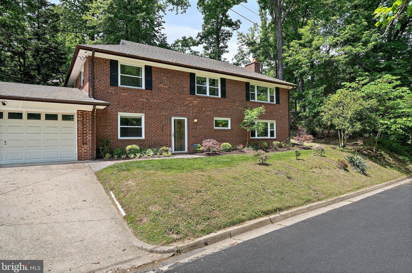 2420 N Taylor St, Arlington, VA 22207