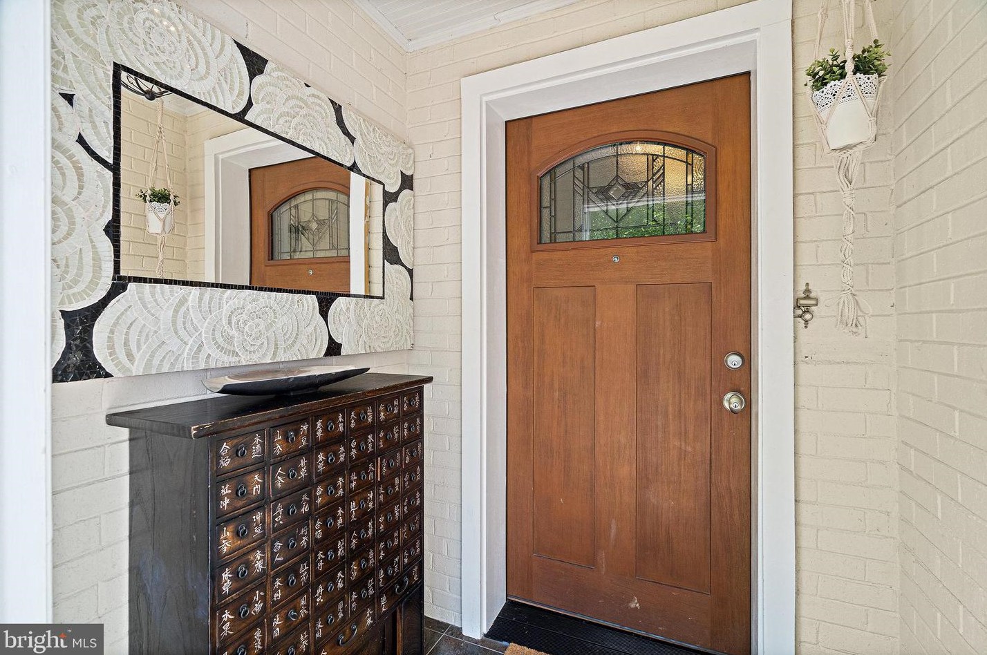 2420 Taylor St, Arlington VA  22207-4051 exterior