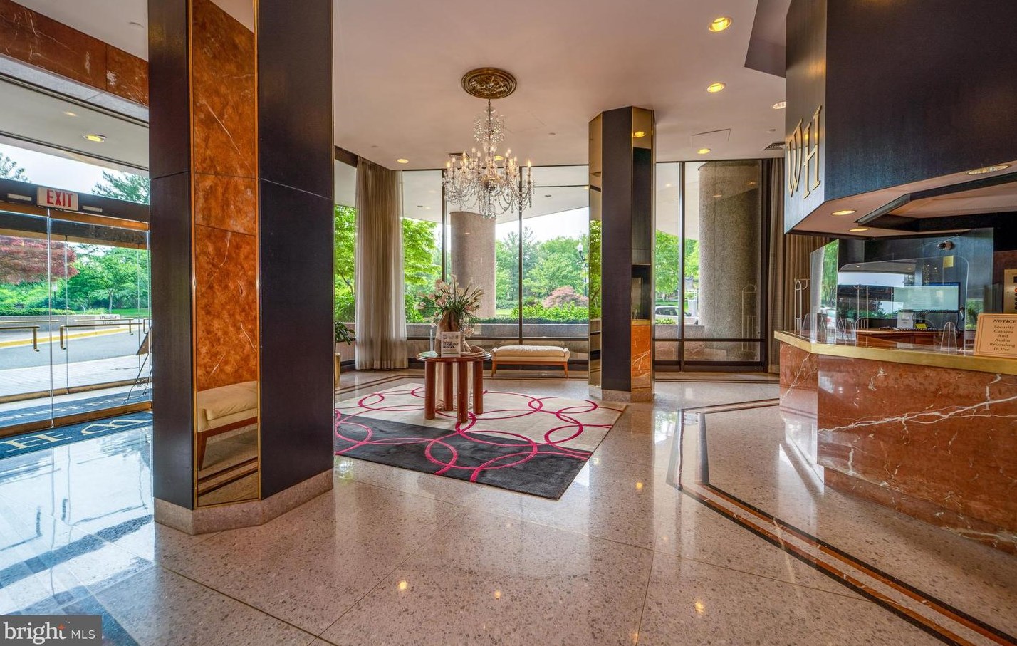 1200 Crystal Dr #811, Arlington, VA 22202