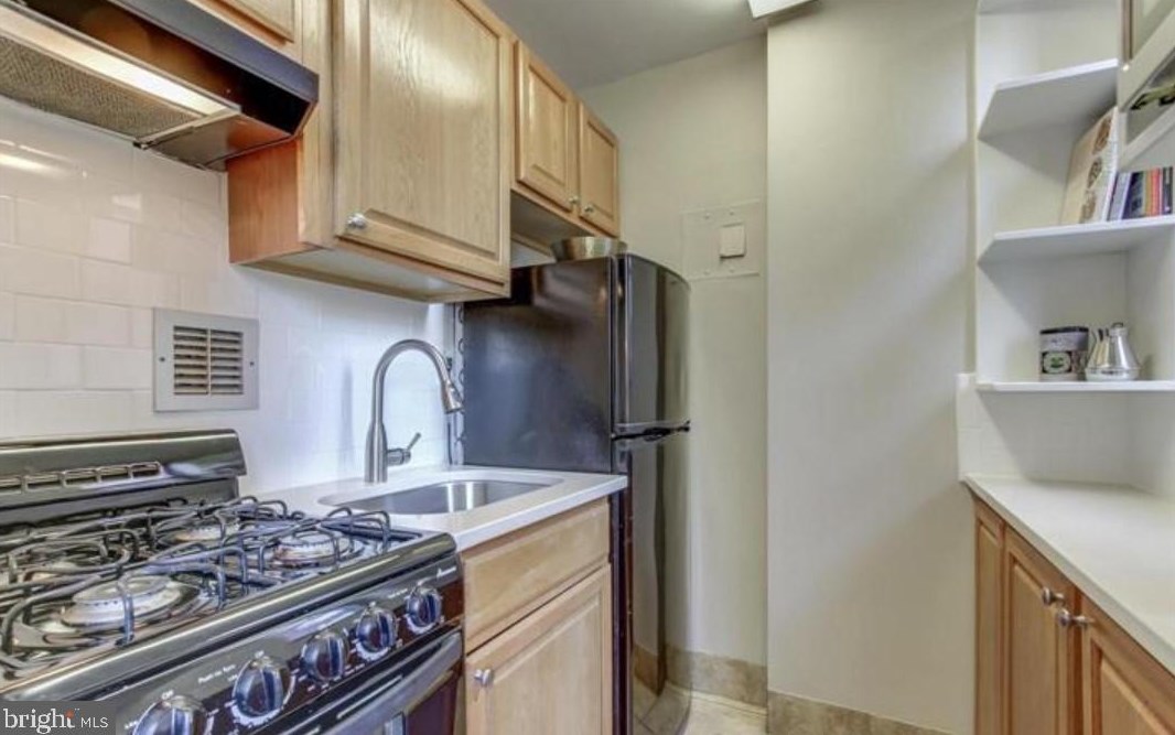 1111 Arlington Blvd Apt 215, Arlington, VA 22209