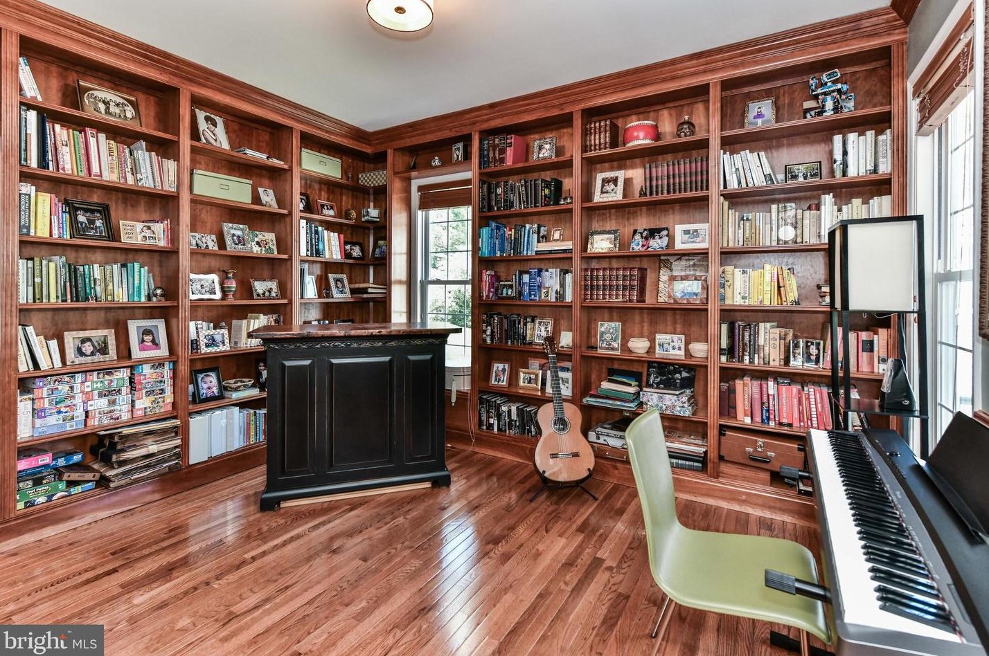 2214 Lexington St, Arlington VA  22205-3236 exterior