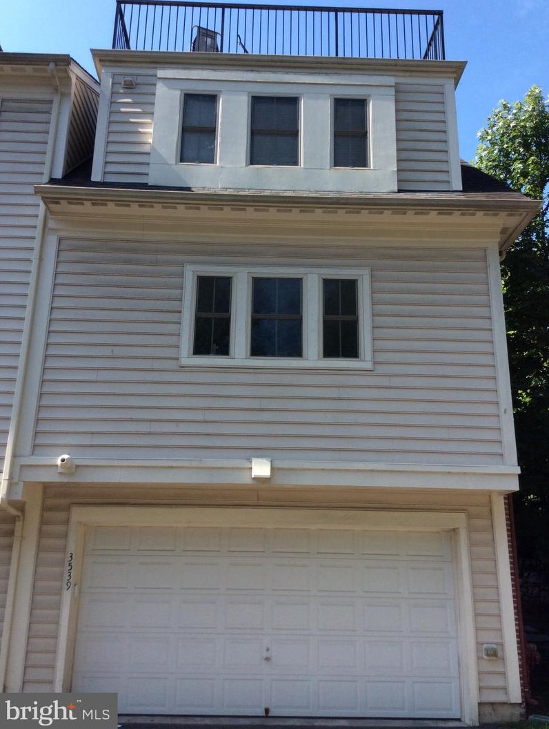 3539 S Four Mile Run Dr, Arlington, VA 22206