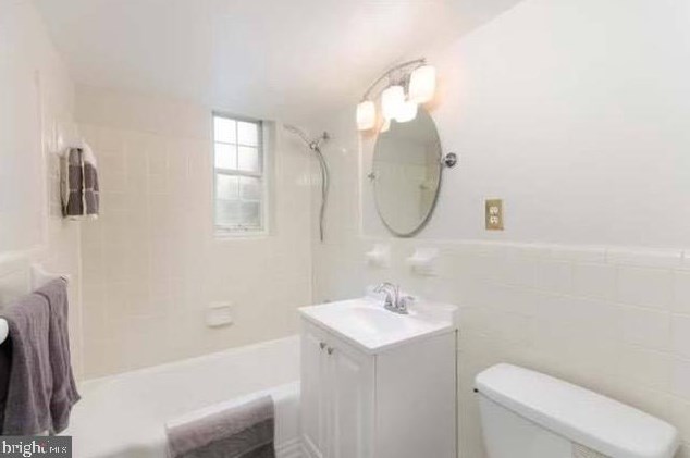 1301 N Ode St #114, Arlington, VA 22209