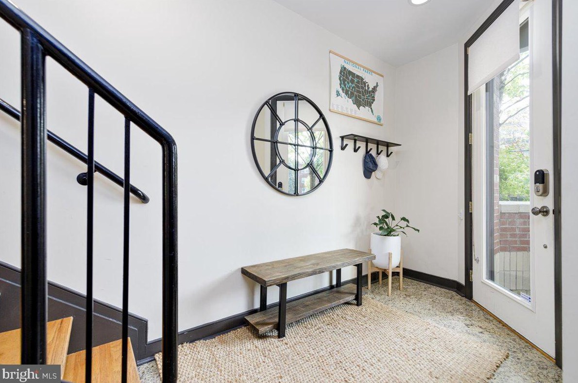 1622 Rhodes St, Arlington VA 22201-3119 exterior